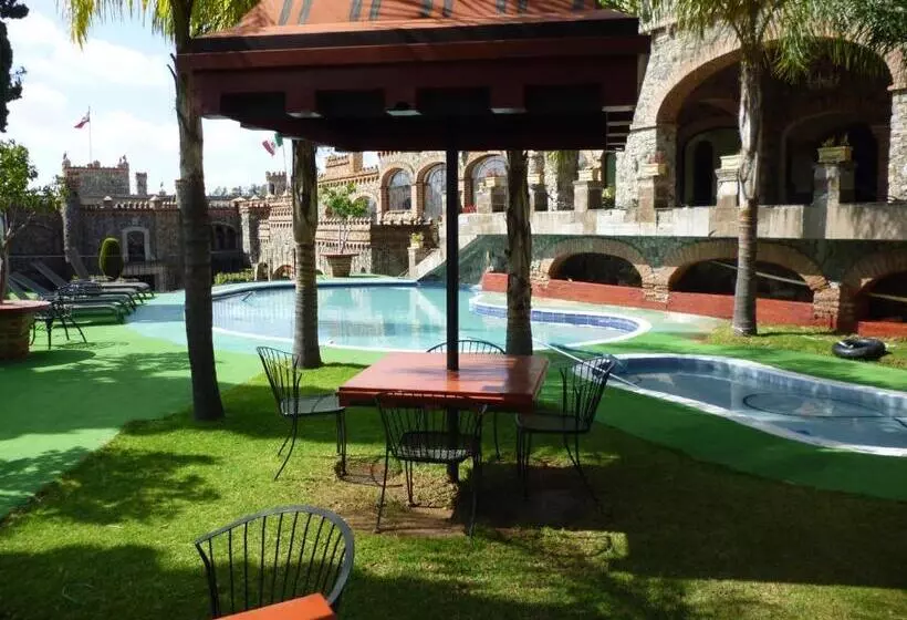 هتل Castillo De Santa Cecilia