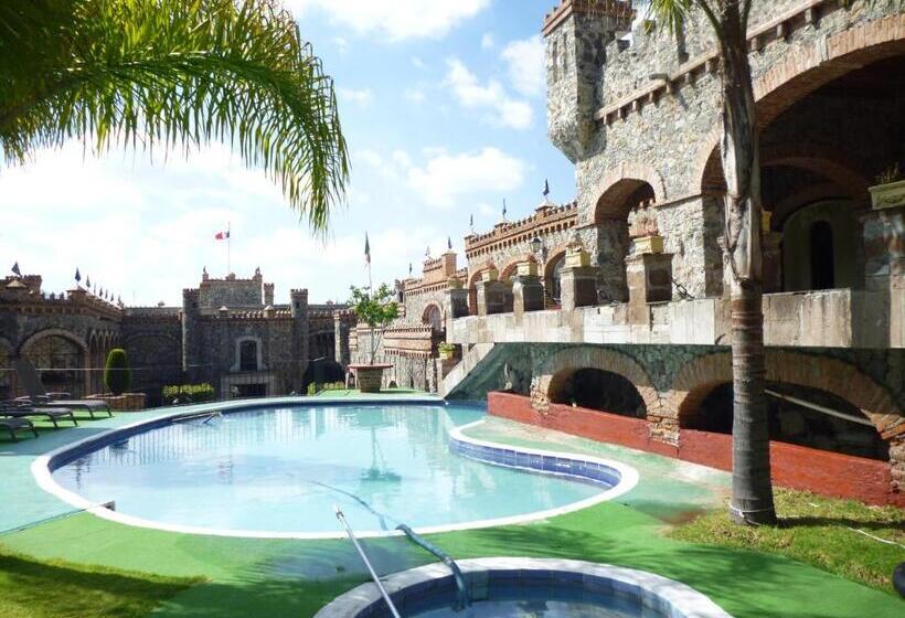 هتل Castillo De Santa Cecilia