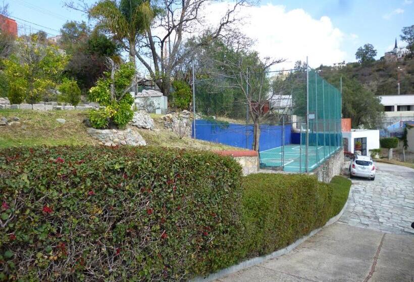 هتل Castillo De Santa Cecilia