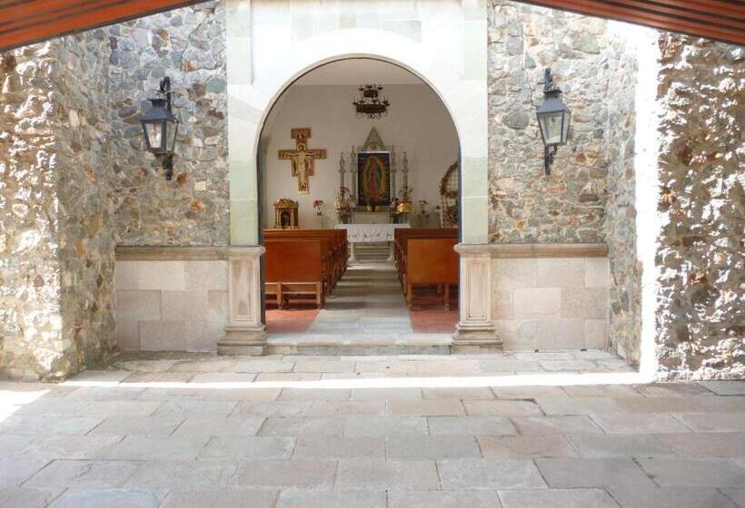 هتل Castillo De Santa Cecilia