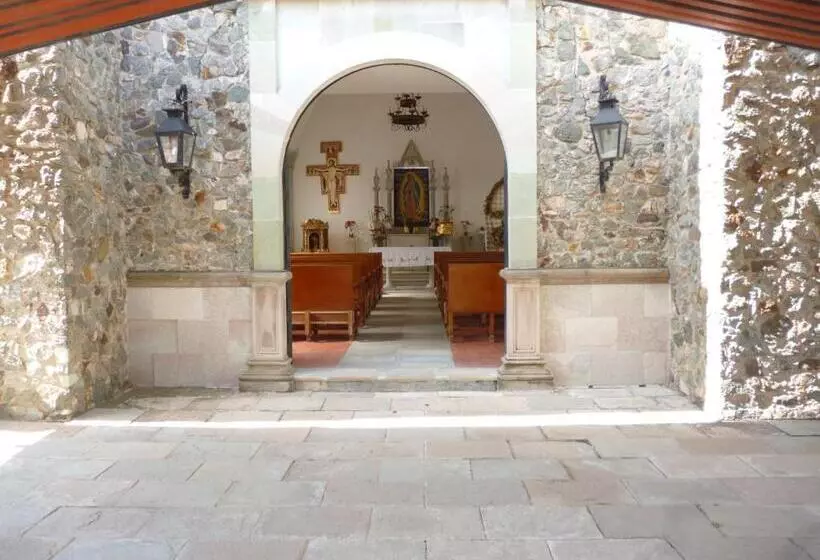 هتل Castillo De Santa Cecilia