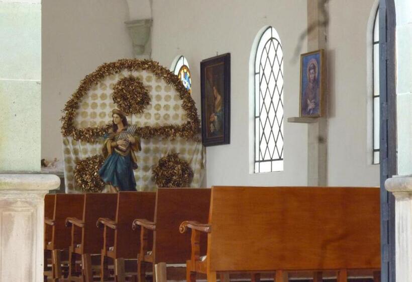 هتل Castillo De Santa Cecilia