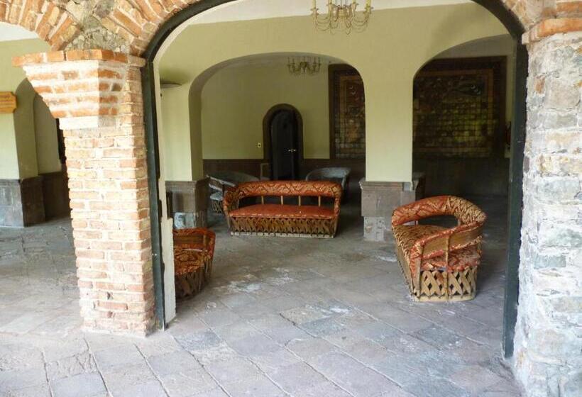 هتل Castillo De Santa Cecilia