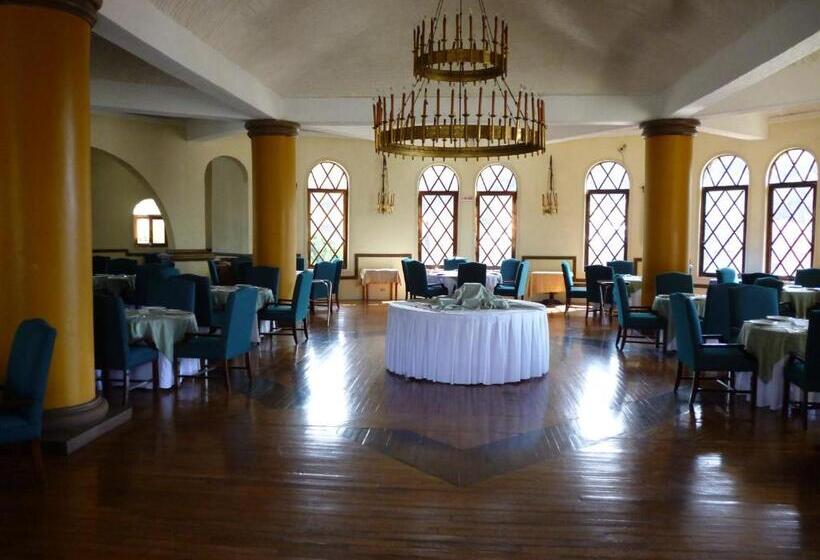 هتل Castillo De Santa Cecilia