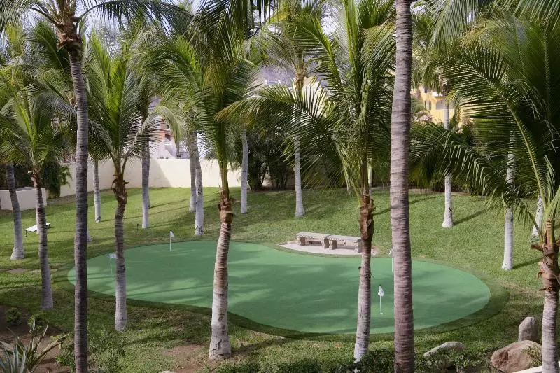 Otel Hacienda Beach Club & Residences