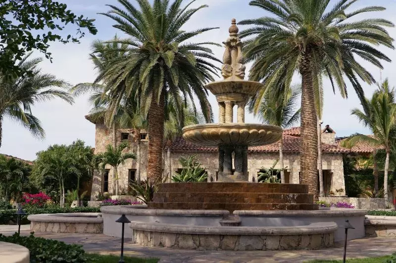 Otel Hacienda Beach Club & Residences