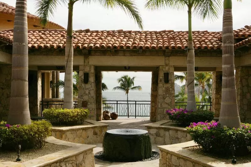 Otel Hacienda Beach Club & Residences