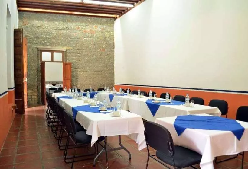 酒店 Howard Johnson By Wyndham Morelia Calle Real