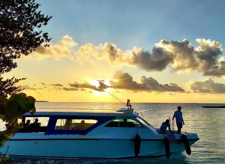 هتل Makunudu Island