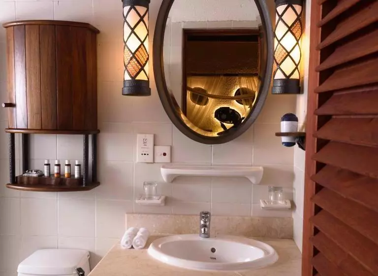 هتل Makunudu Island