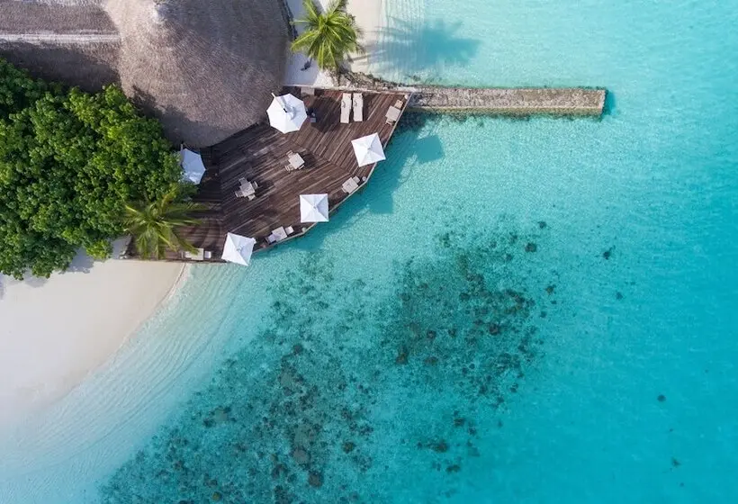 هتل Makunudu Island