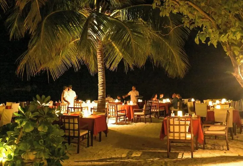 هتل Makunudu Island