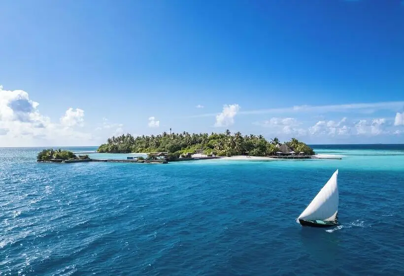 هتل Makunudu Island
