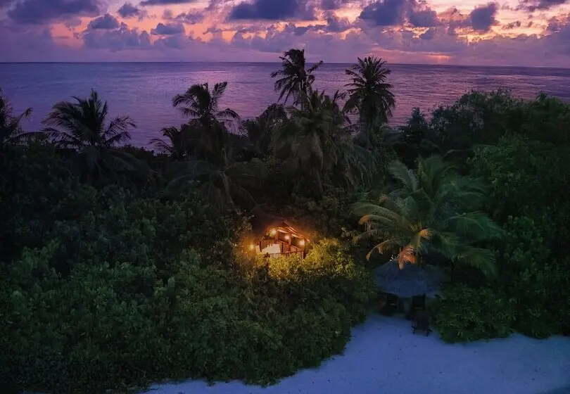 هتل Makunudu Island