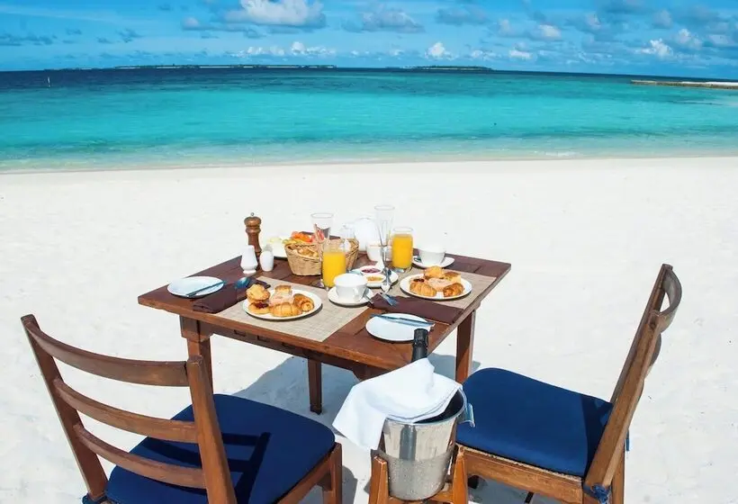 هتل Makunudu Island