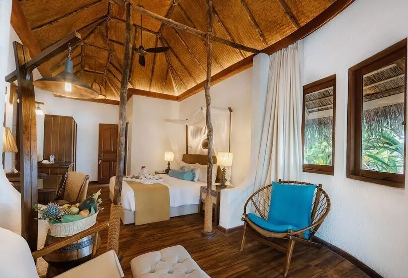 هتل Makunudu Island