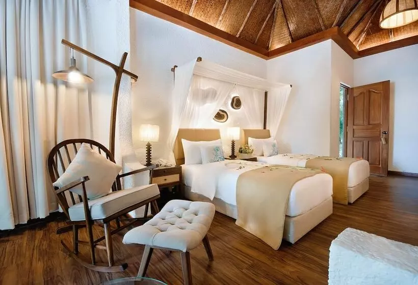 هتل Makunudu Island