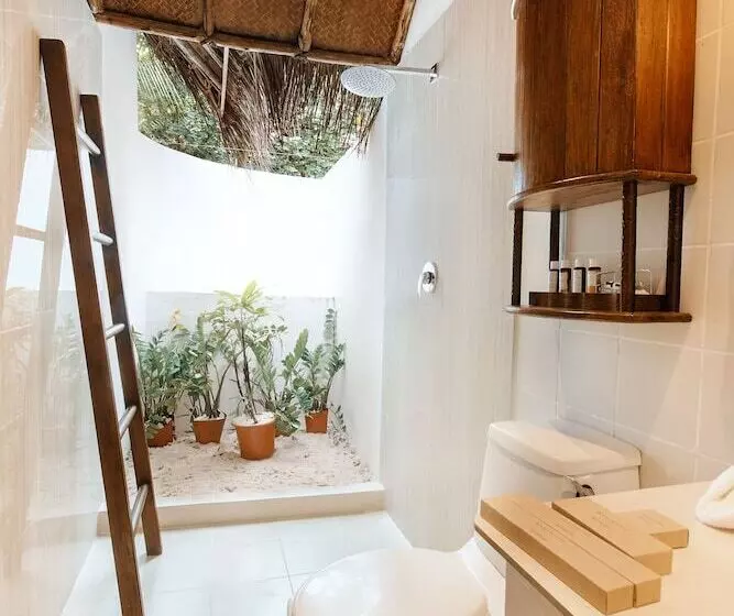 هتل Makunudu Island