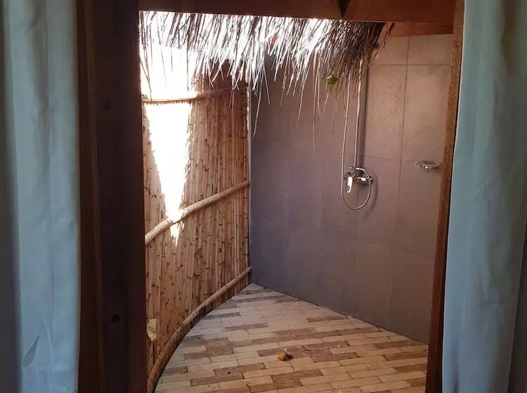 هتل Makunudu Island