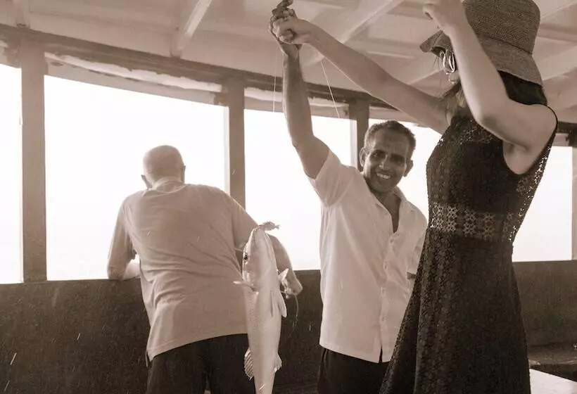 هتل Makunudu Island