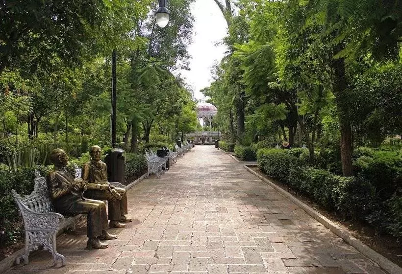 هتل Medrano Temáticas And Business Rooms Aguascalientes