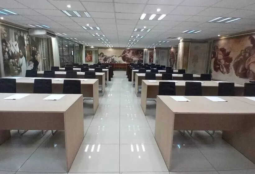 هتل Medrano Temáticas And Business Rooms Aguascalientes