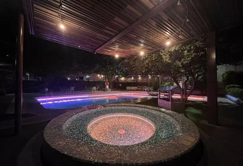 هتل Medrano Temáticas And Business Rooms Aguascalientes