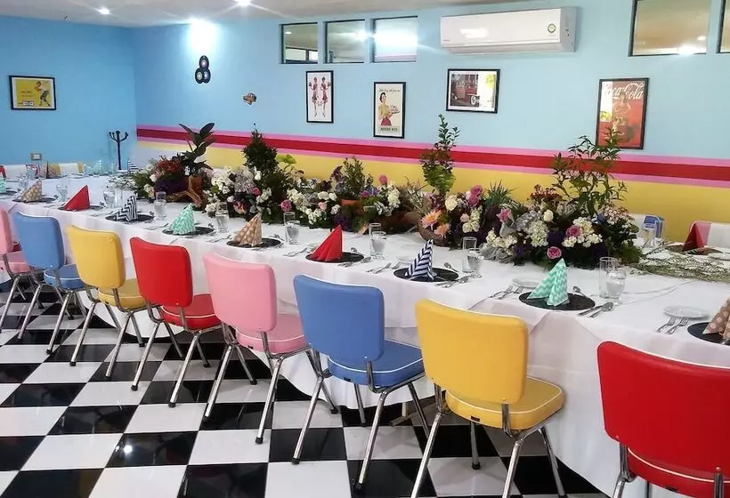 هتل Medrano Temáticas And Business Rooms Aguascalientes