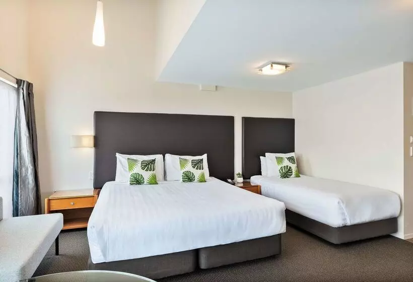 هتل Best Western Newmarket Inn & Suites