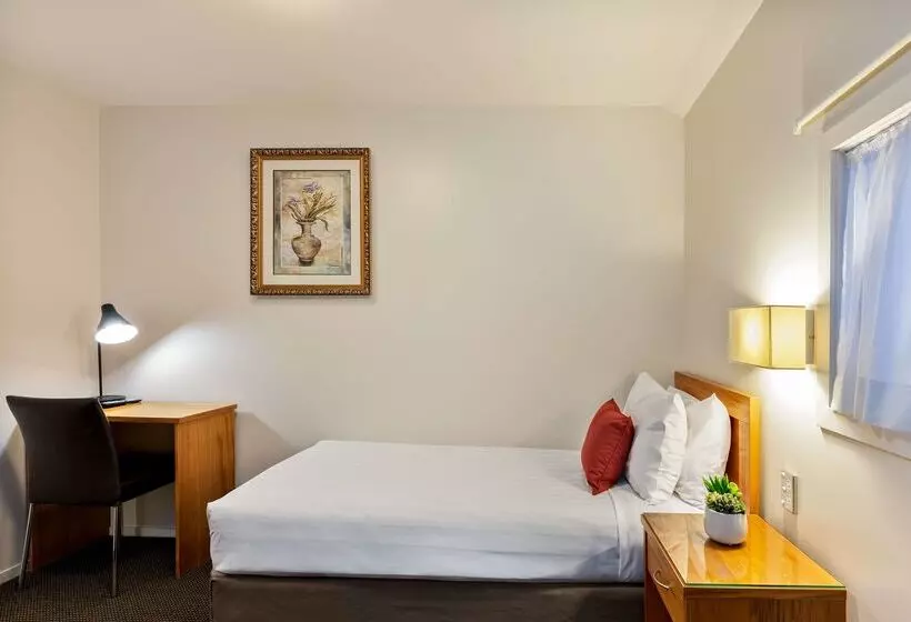 هتل Best Western Newmarket Inn & Suites