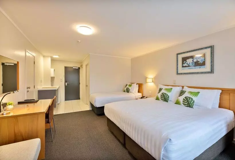 هتل Best Western Newmarket Inn & Suites