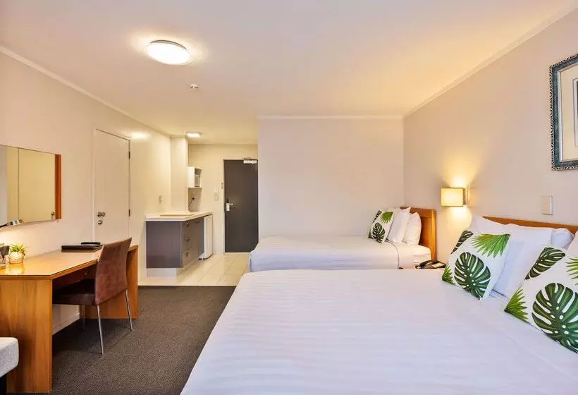 هتل Best Western Newmarket Inn & Suites