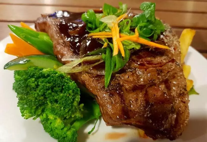 Highlander Hotel & Apartments