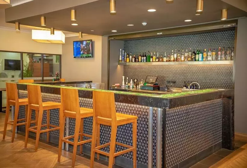 Highlander Hotel & Apartments