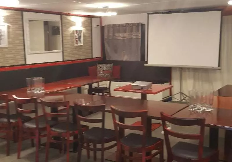 모텔 Walton Park Motor Lodge