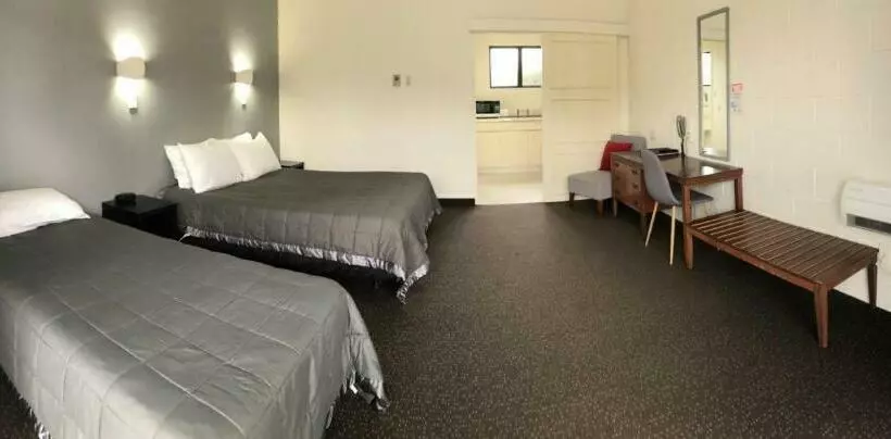 The Highwayman Motel