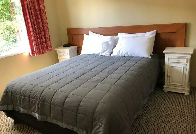 The Highwayman Motel