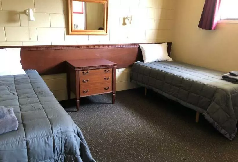 The Highwayman Motel