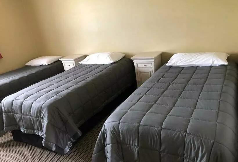 The Highwayman Motel