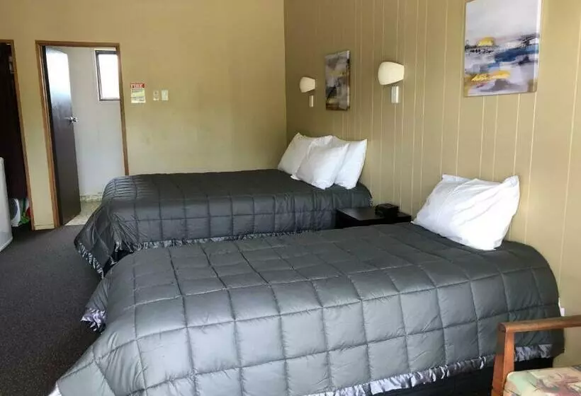 The Highwayman Motel