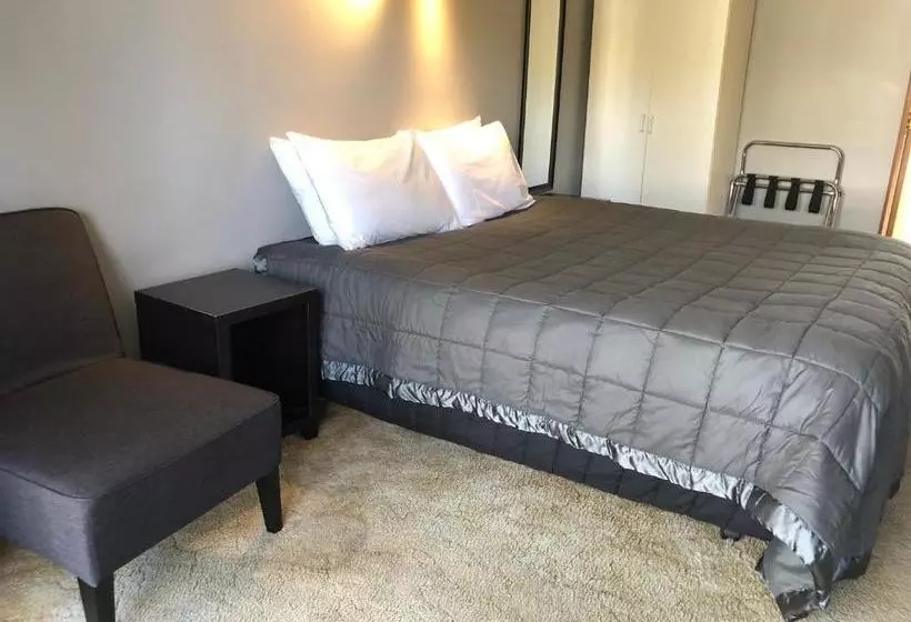 The Highwayman Motel