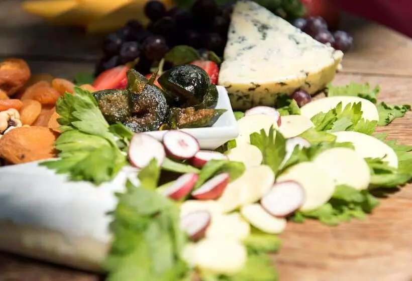 Отель Ghost Mountain Inn