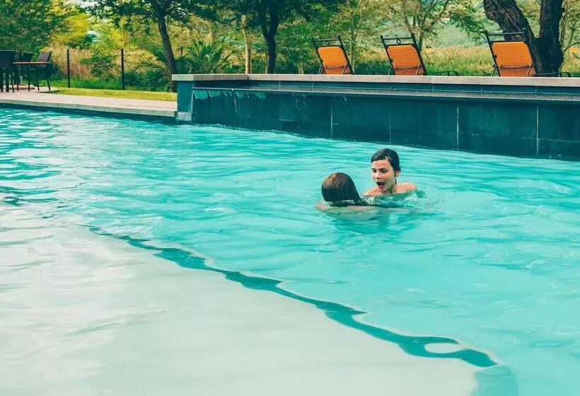 Отель Ghost Mountain Inn