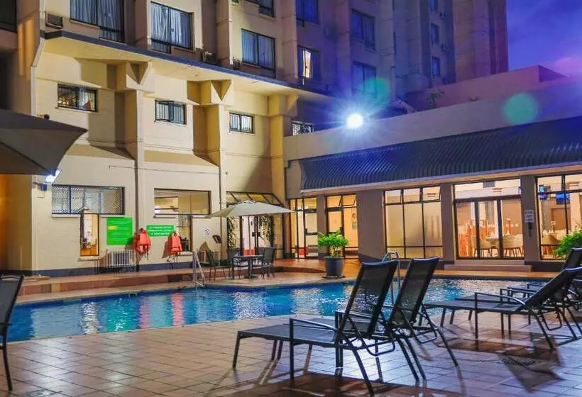هتل Holiday Inn Harare, An Ihg
