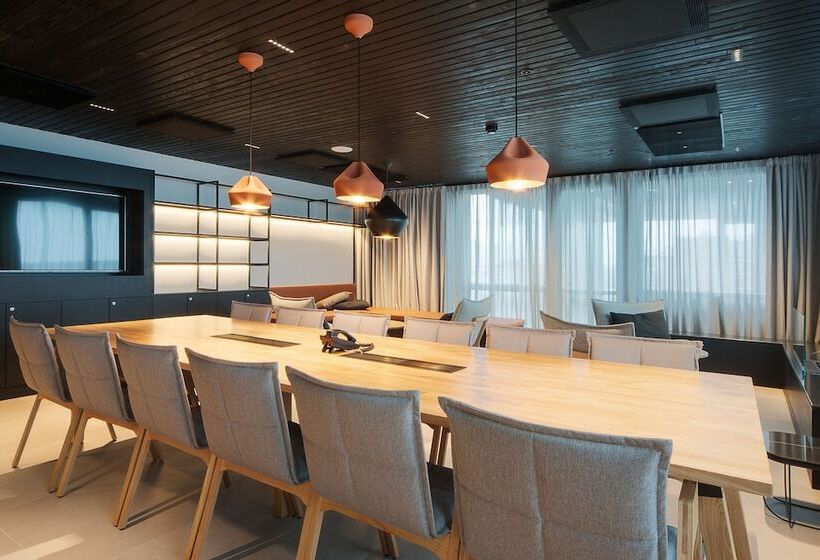 בית מלון כפרי Holiday Inn Helsinki   Expo, An Ihg