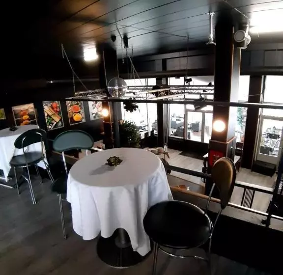 בית מלון כפרי The Grand Karhu