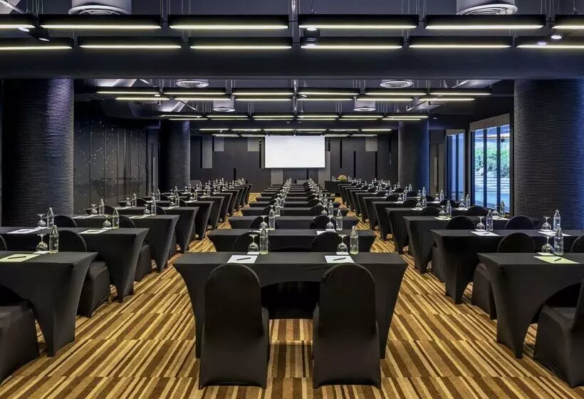 호텔 Pullman Phuket Karon Beach Resort