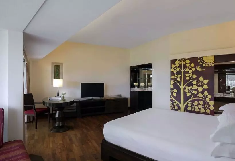 호텔 Pullman Phuket Karon Beach Resort