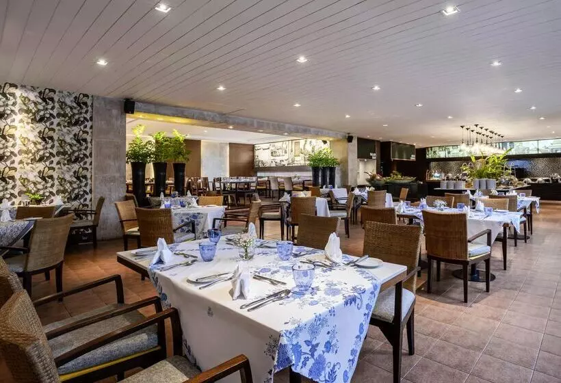 호텔 Pullman Phuket Karon Beach Resort