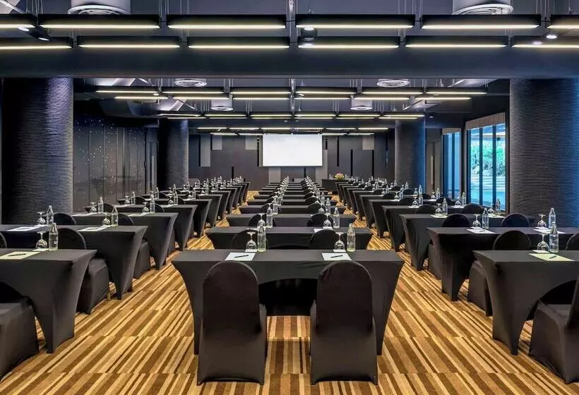 호텔 Pullman Phuket Karon Beach Resort